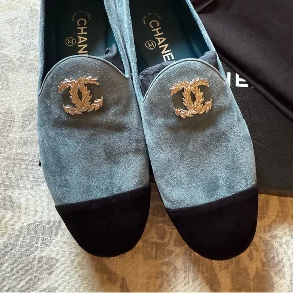 ๐ฏ Authentic CHANEL -- Brand New In Box -- Blue & Black Suede Loafers - Picture 7 of 11